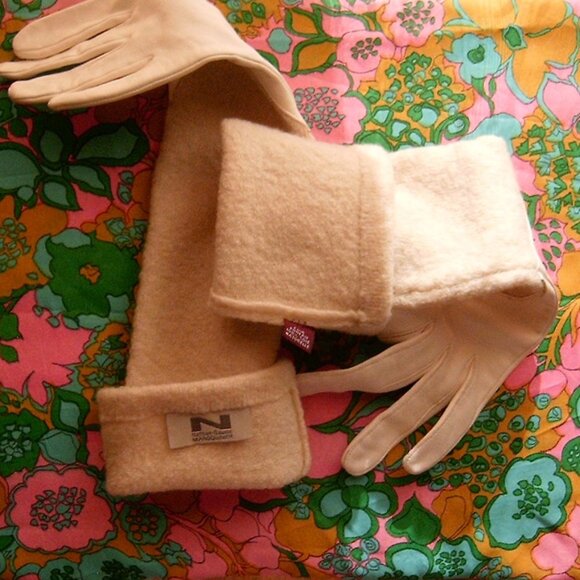 Nathan Baume Wool and Boucle Silk Leather Gloves Kangol Hat and Mink Brooch Lot - Picture 9 of 16